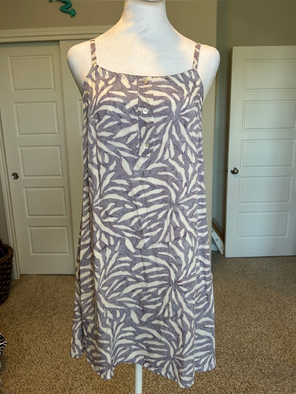 TraVida Mini Strappy Sundress Lavendar & Cream Tropical Print Size Small NWT